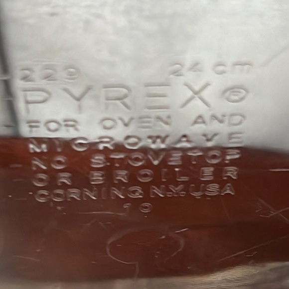 Pyrex Pie Plate #229 Clear Glass Deep Dish 24 cm 9.5” Scalloped Fluted Edge USA - Picture 8 of 9